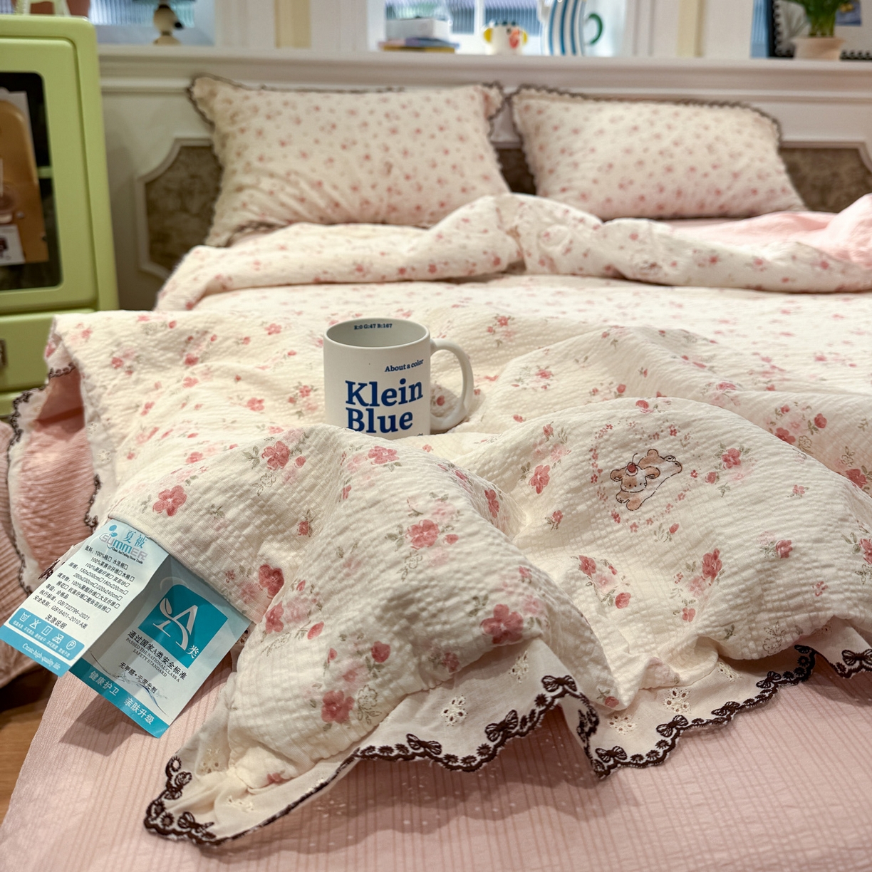 91家纺网 家纺一手货源 找家纺 水墨江南 2026新款泡芙纱全棉花边夏被四件套 花边夏被-粉黛小兔