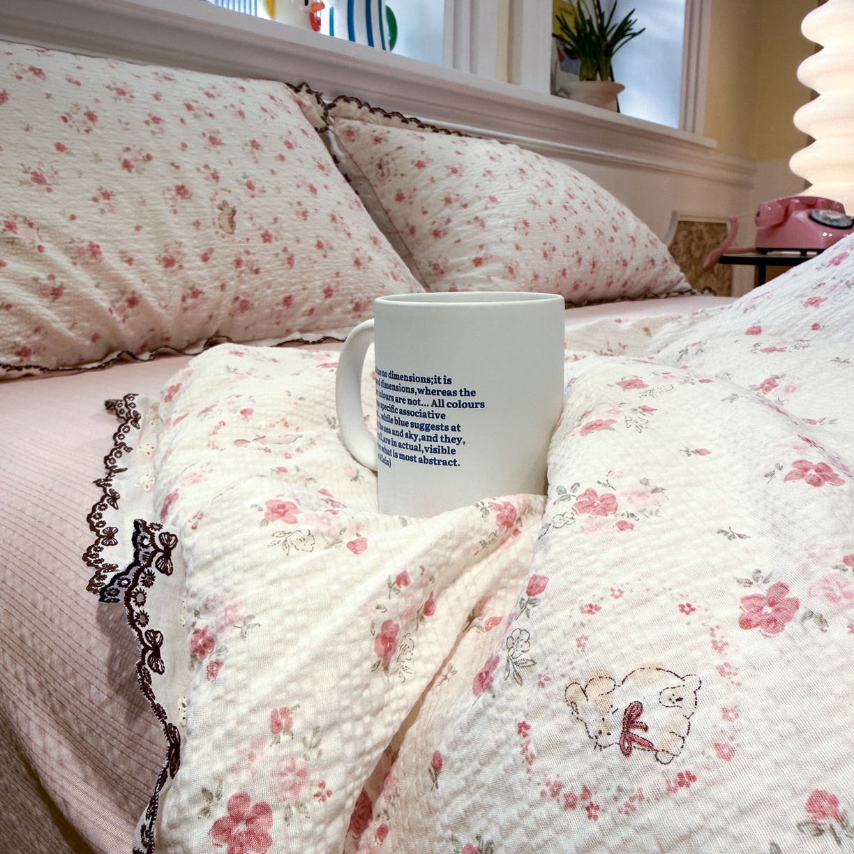 91家纺网 家纺一手货源 找家纺 水墨江南 2026新款泡芙纱全棉花边夏被四件套 花边夏被-粉黛小兔