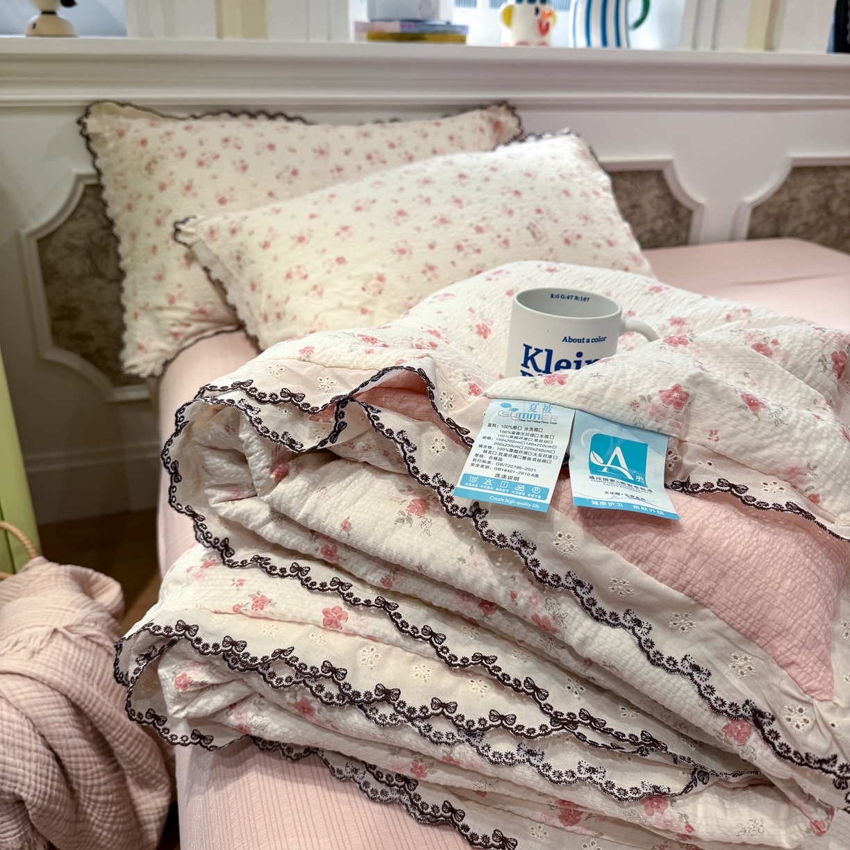 91家纺网 家纺一手货源 找家纺 水墨江南 2026新款泡芙纱全棉花边夏被四件套 花边夏被-粉黛小兔