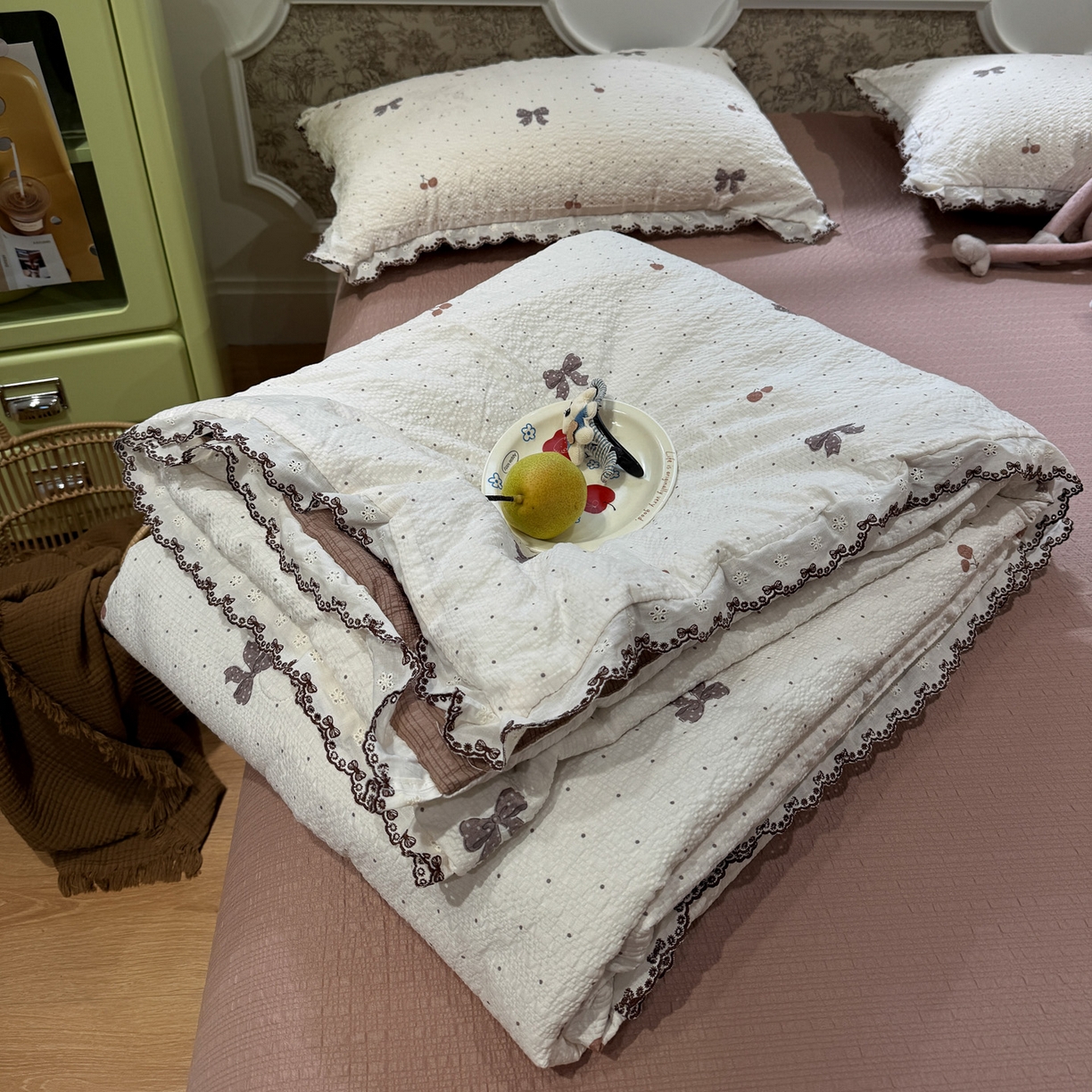 水墨江南 2026新款泡芙纱全棉花边夏被四件套 花边夏被-蝴蝶结果果