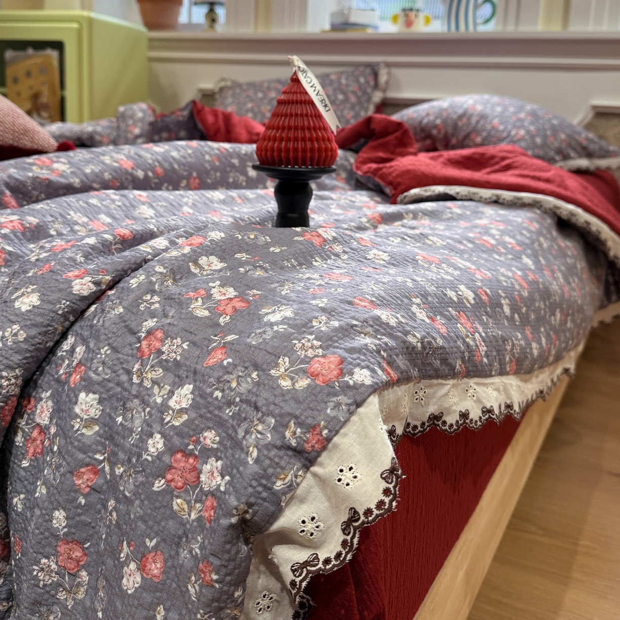 91家纺网 家纺一手货源 找家纺 水墨江南 2026新款泡芙纱全棉花边夏被四件套 花边夏被-花季