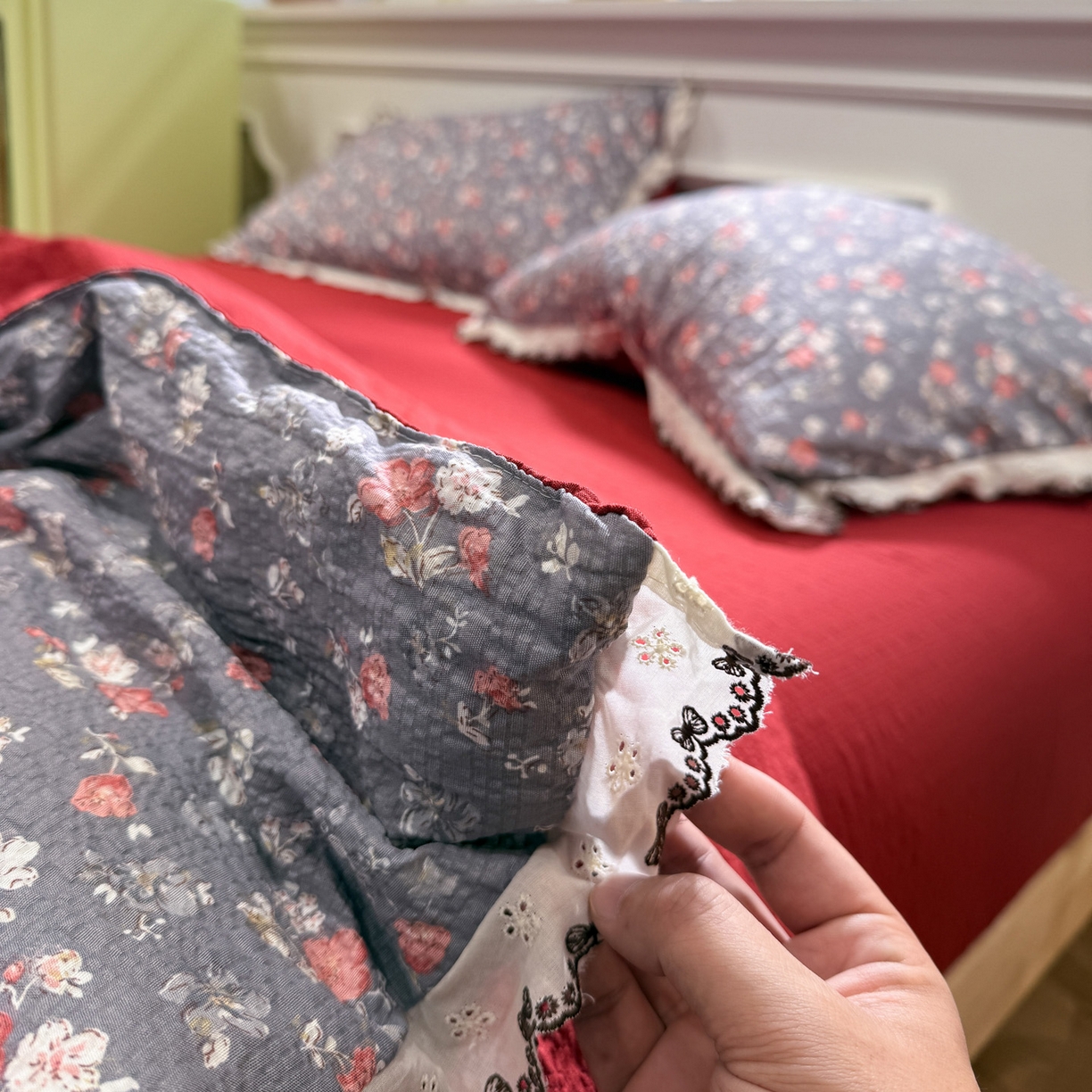 91家纺网 家纺一手货源 找家纺 水墨江南 2026新款泡芙纱全棉花边夏被四件套 花边夏被-花季