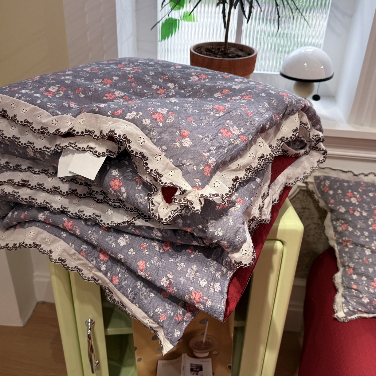 91家纺网 家纺一手货源 找家纺 水墨江南 2026新款泡芙纱全棉花边夏被四件套 花边夏被-花季