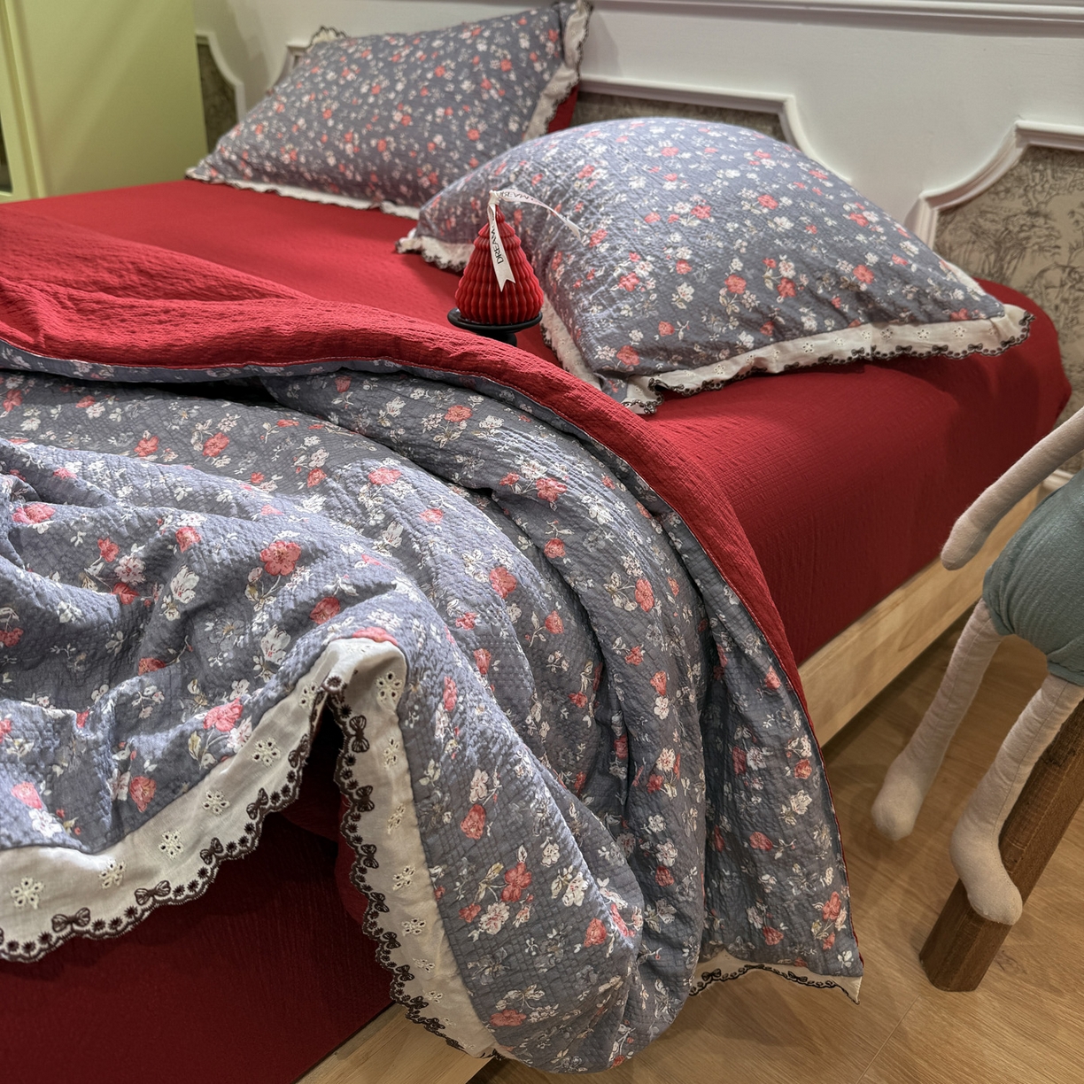 91家纺网 家纺一手货源 找家纺 水墨江南 2026新款泡芙纱全棉花边夏被四件套 花边夏被-花季