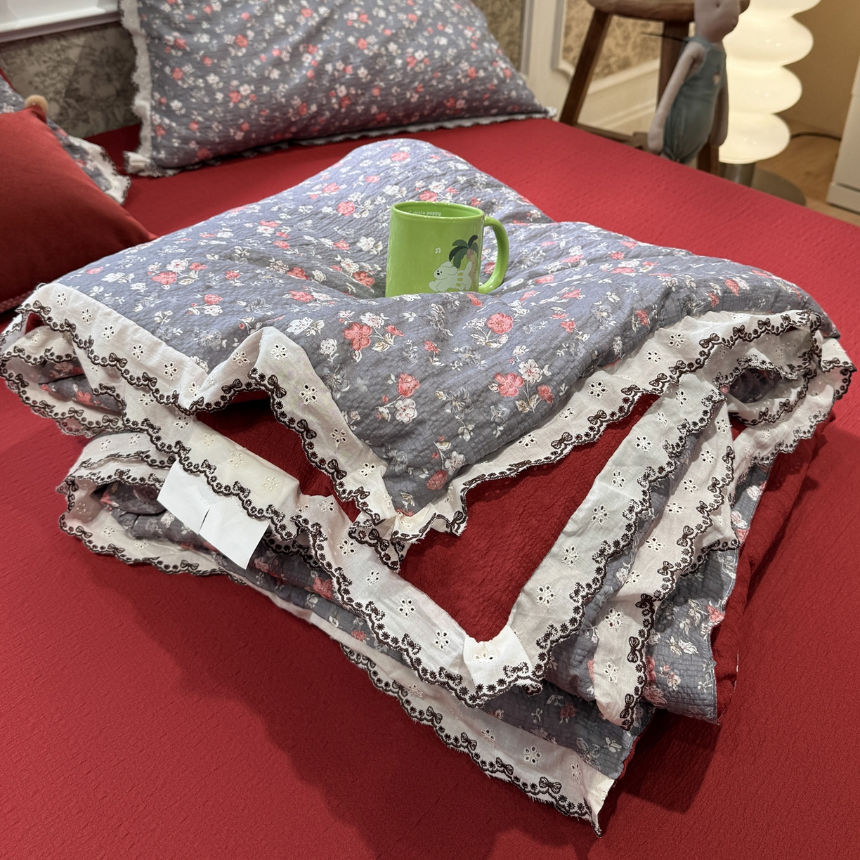 91家纺网 家纺一手货源 找家纺 水墨江南 2026新款泡芙纱全棉花边夏被四件套 花边夏被-花季