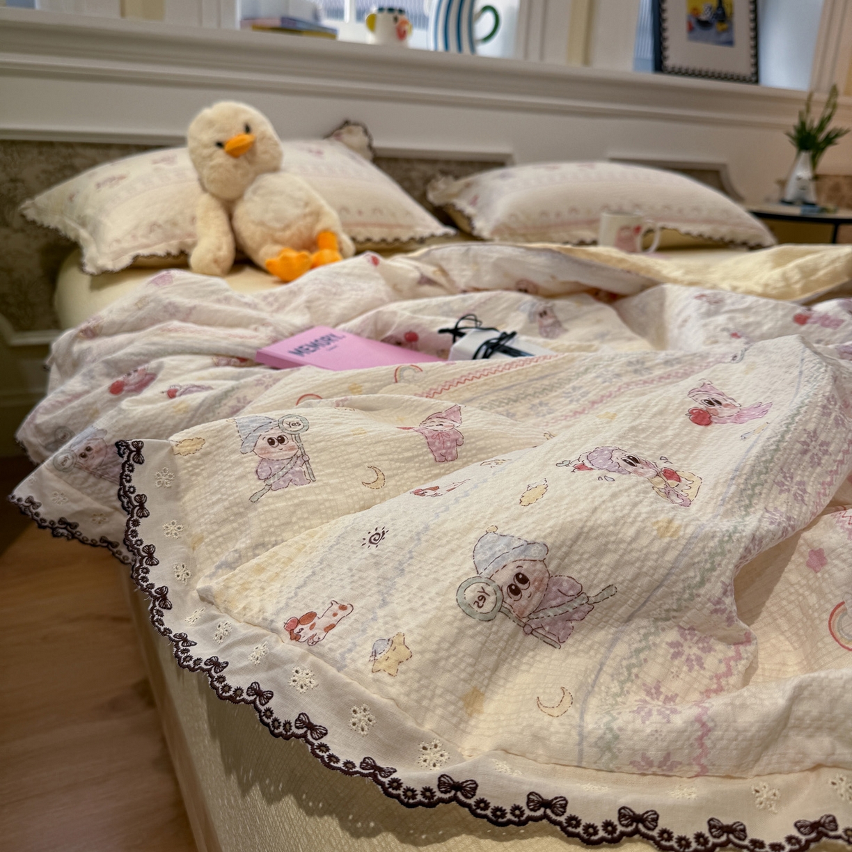 91家纺网 家纺一手货源 找家纺 水墨江南 2026新款泡芙纱全棉花边夏被四件套 花边夏被-黄色星仔