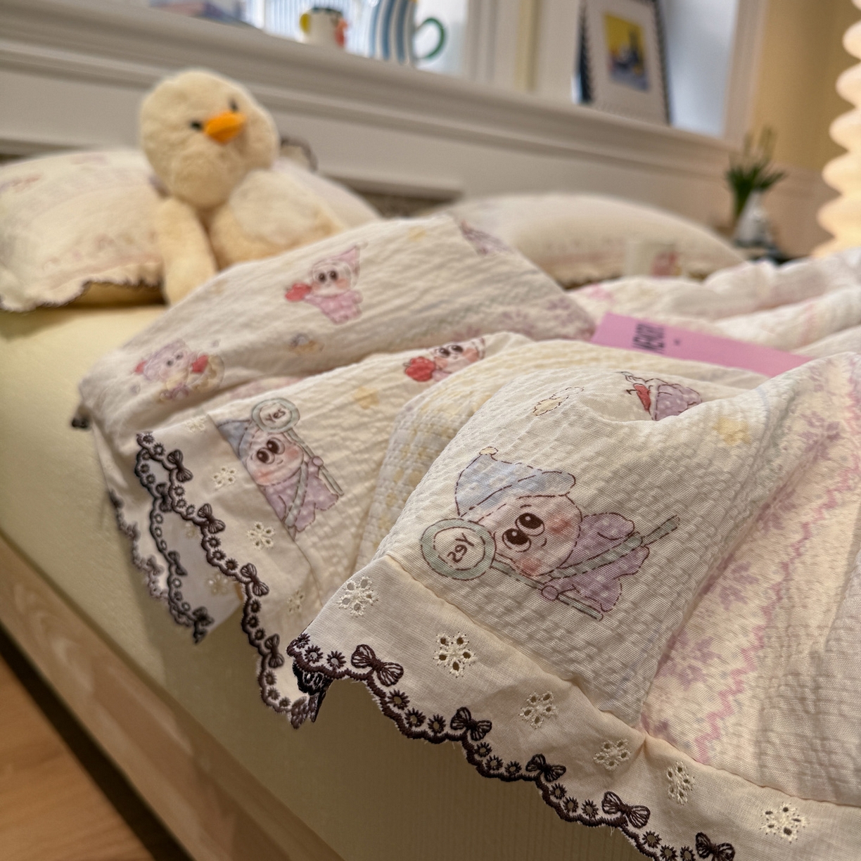 91家纺网 家纺一手货源 找家纺 水墨江南 2026新款泡芙纱全棉花边夏被四件套 花边夏被-黄色星仔