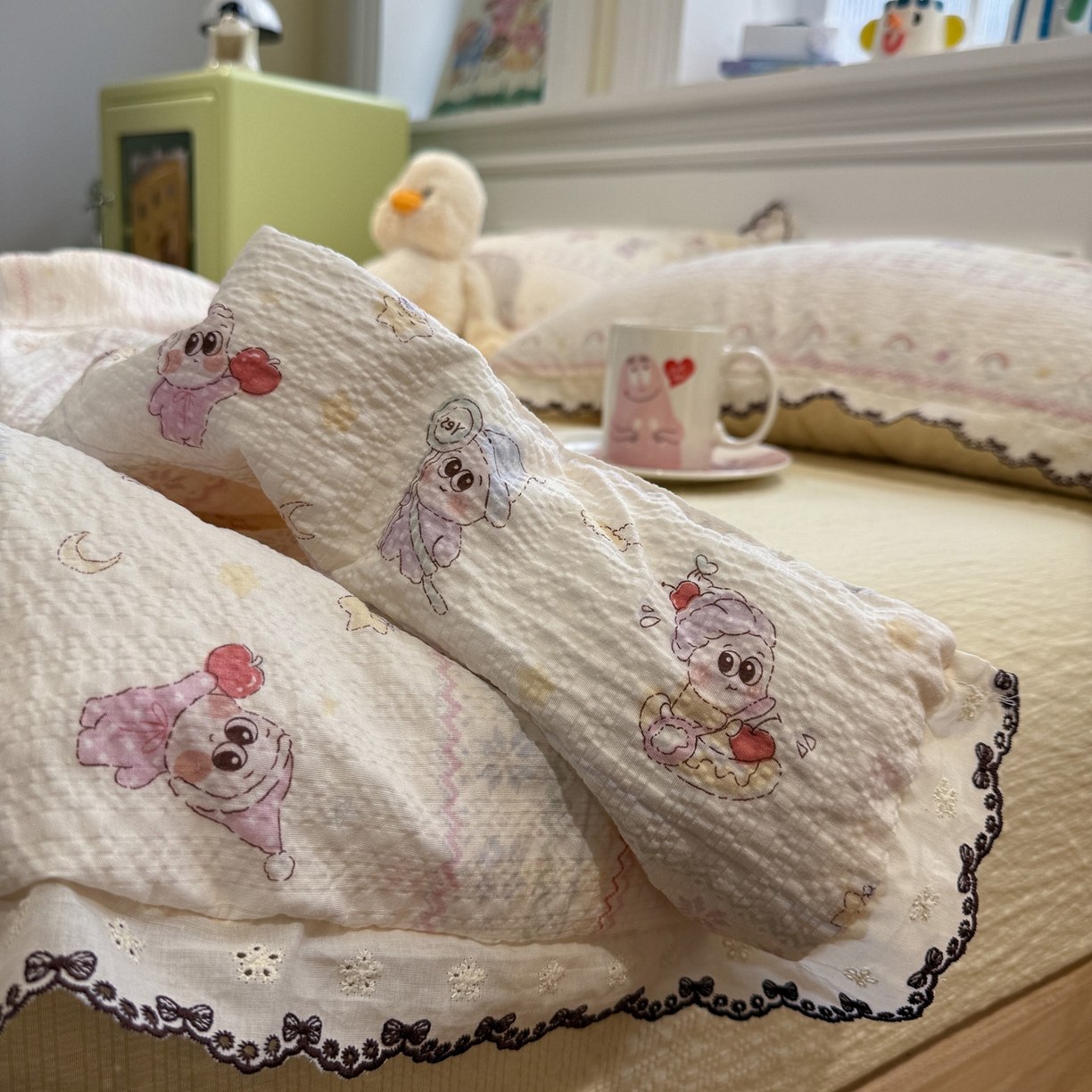 91家纺网 家纺一手货源 找家纺 水墨江南 2026新款泡芙纱全棉花边夏被四件套 花边夏被-黄色星仔