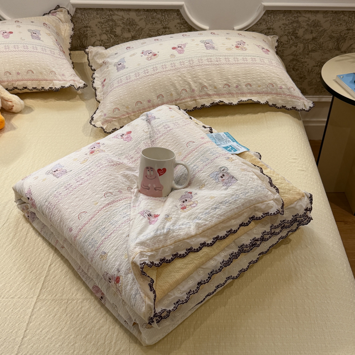 91家纺网 家纺一手货源 找家纺 水墨江南 2026新款泡芙纱全棉花边夏被四件套 花边夏被-黄色星仔