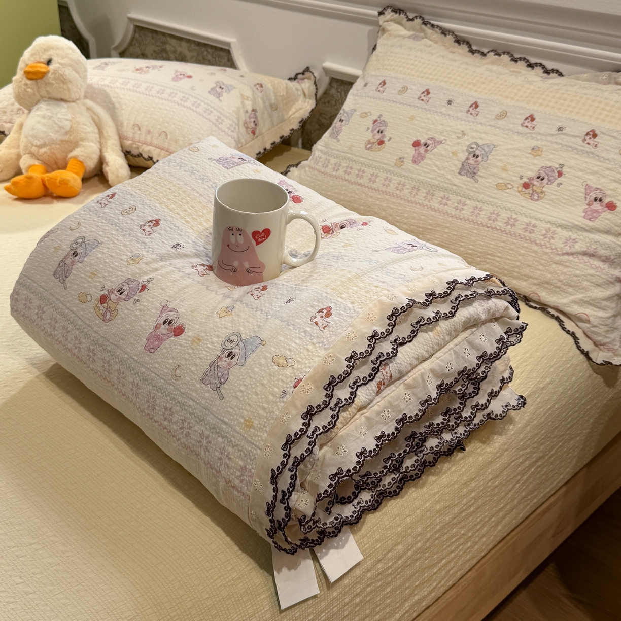 91家纺网 家纺一手货源 找家纺 水墨江南 2026新款泡芙纱全棉花边夏被四件套 花边夏被-黄色星仔