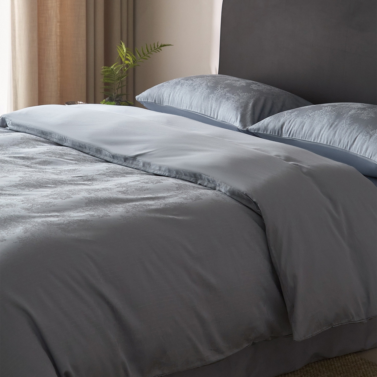 91家纺网 家纺一手货源 找家纺 ONE TWO ONE 121 2026新款60支轻奢天丝棉床上用品四件套天丝棉提花款 微风树夏