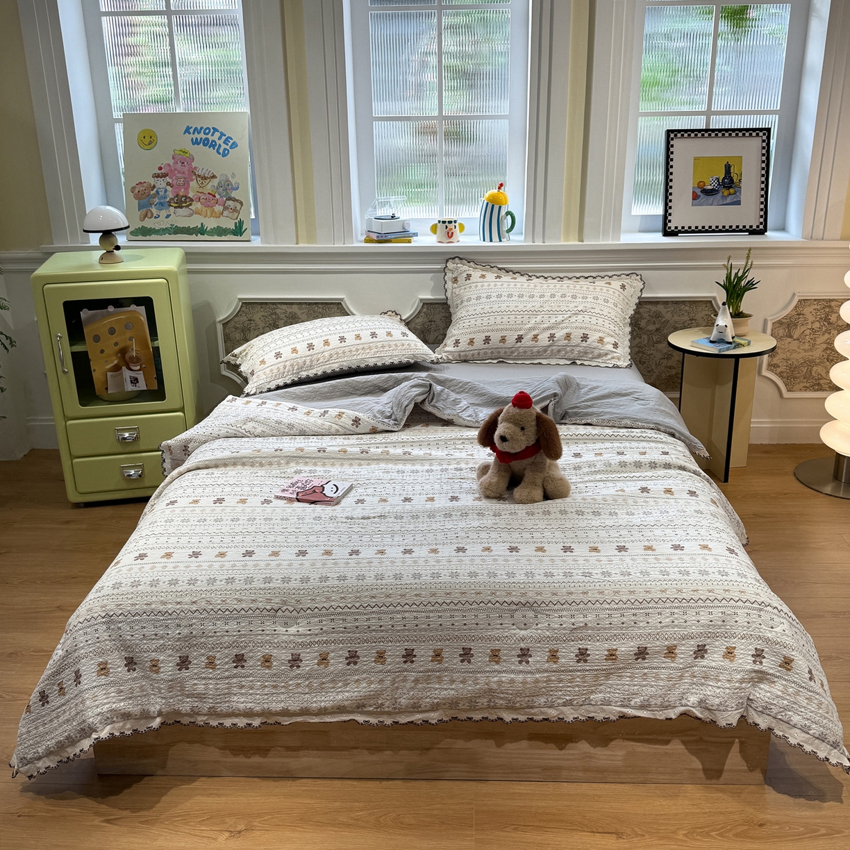 91家纺网 家纺一手货源 找家纺 水墨江南 2026新款泡芙纱全棉花边夏被四件套 花边夏被-咖啡小熊