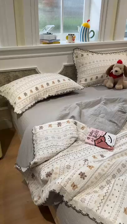 91家纺网 家纺一手货源 找家纺 水墨江南 2026新款泡芙纱全棉花边夏被四件套 花边夏被-咖啡小熊