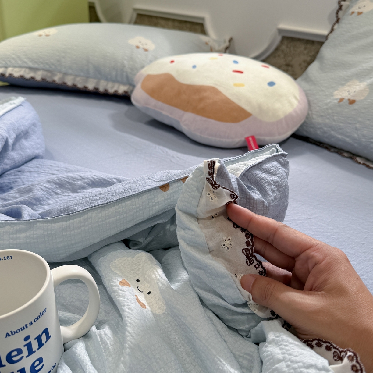 91家纺网 家纺一手货源 找家纺 水墨江南 2026新款泡芙纱全棉花边夏被四件套 花边夏被-可爱云朵