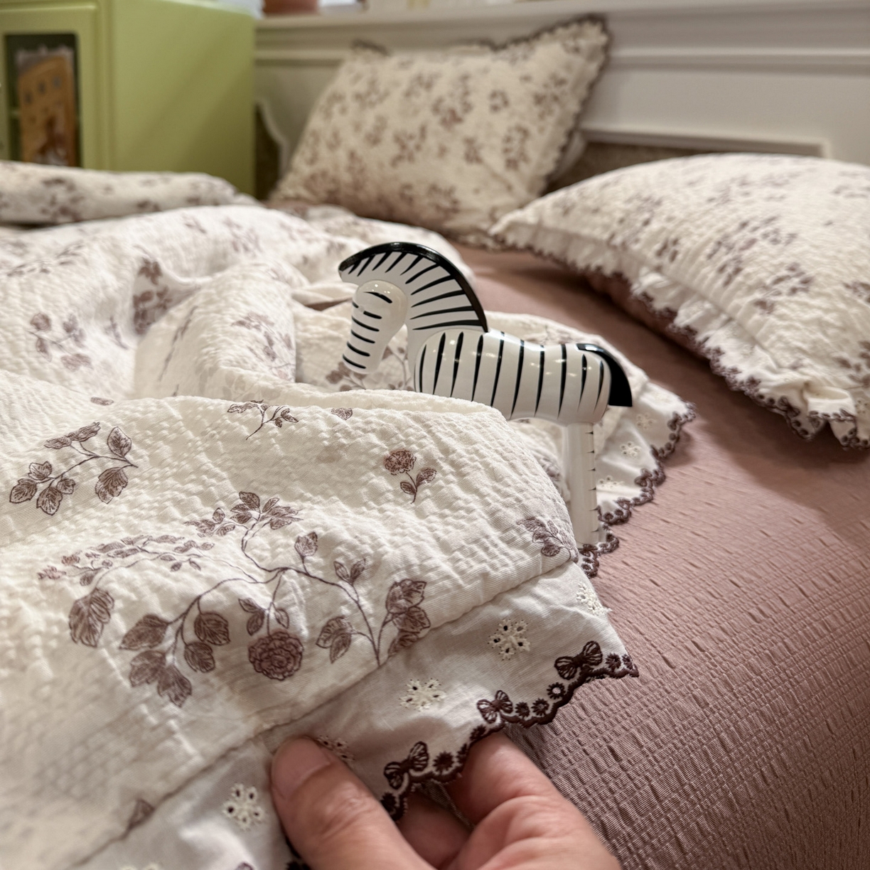 91家纺网 家纺一手货源 找家纺 水墨江南 2026新款泡芙纱全棉花边夏被四件套 花边夏被-慕秋