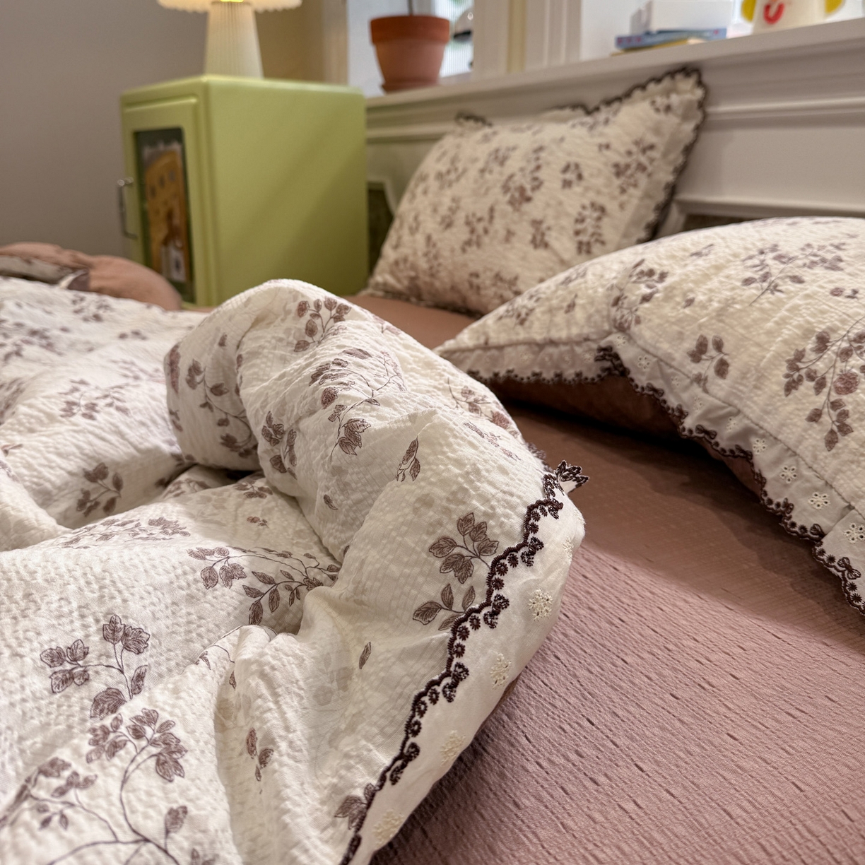 91家纺网 家纺一手货源 找家纺 水墨江南 2026新款泡芙纱全棉花边夏被四件套 花边夏被-慕秋