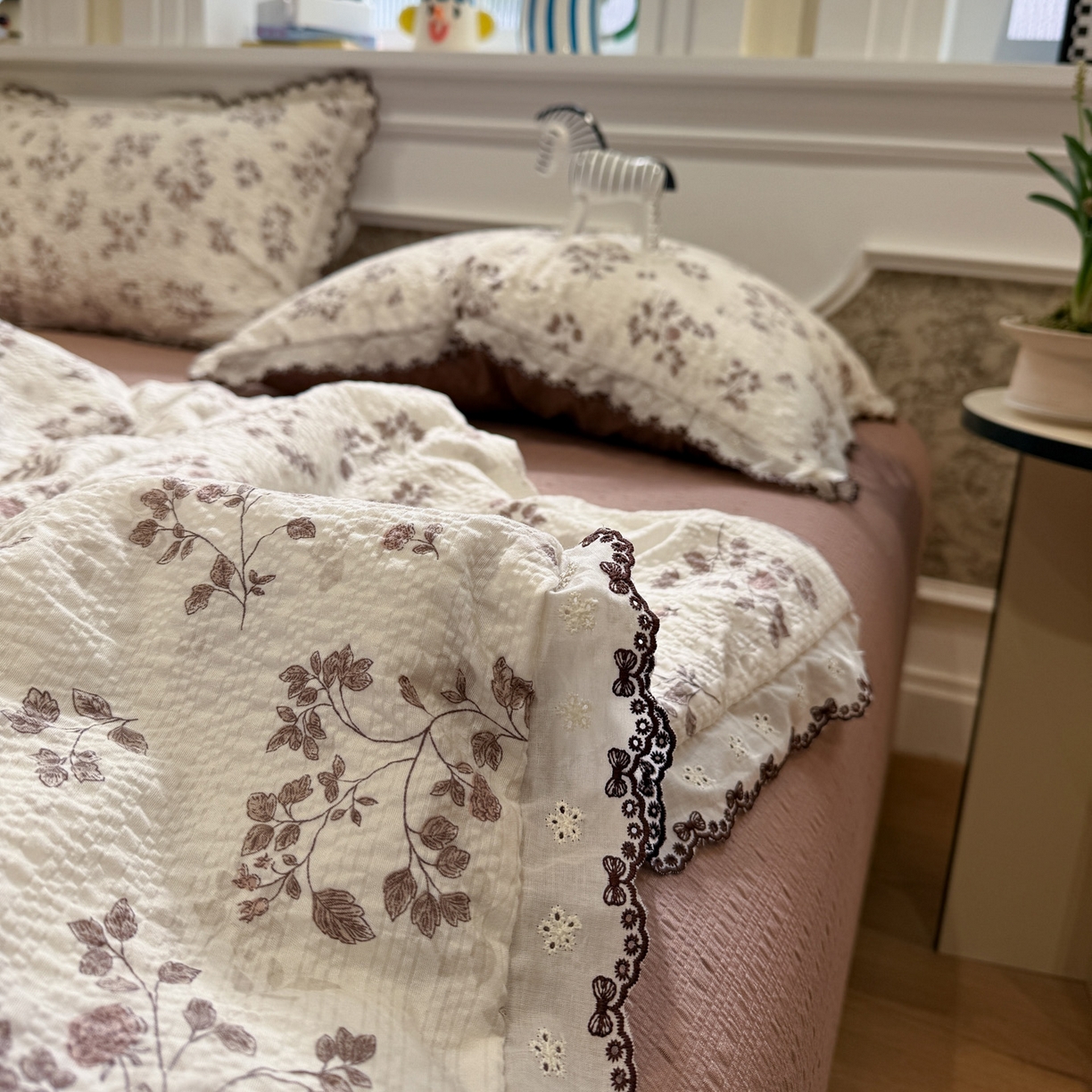 91家纺网 家纺一手货源 找家纺 水墨江南 2026新款泡芙纱全棉花边夏被四件套 花边夏被-慕秋