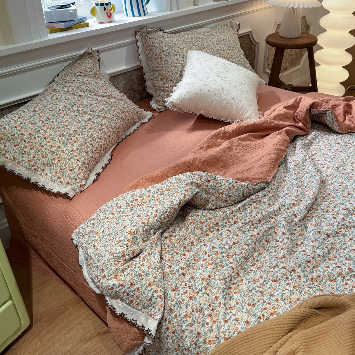 91家纺网 家纺一手货源 找家纺 水墨江南 2026新款泡芙纱全棉花边夏被四件套 花边夏被-甜果果