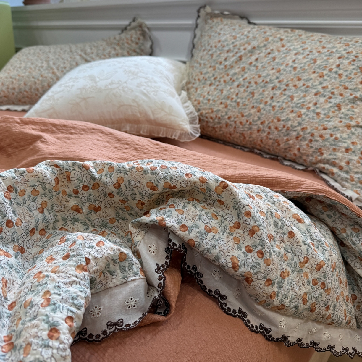 91家纺网 家纺一手货源 找家纺 水墨江南 2026新款泡芙纱全棉花边夏被四件套 花边夏被-甜果果