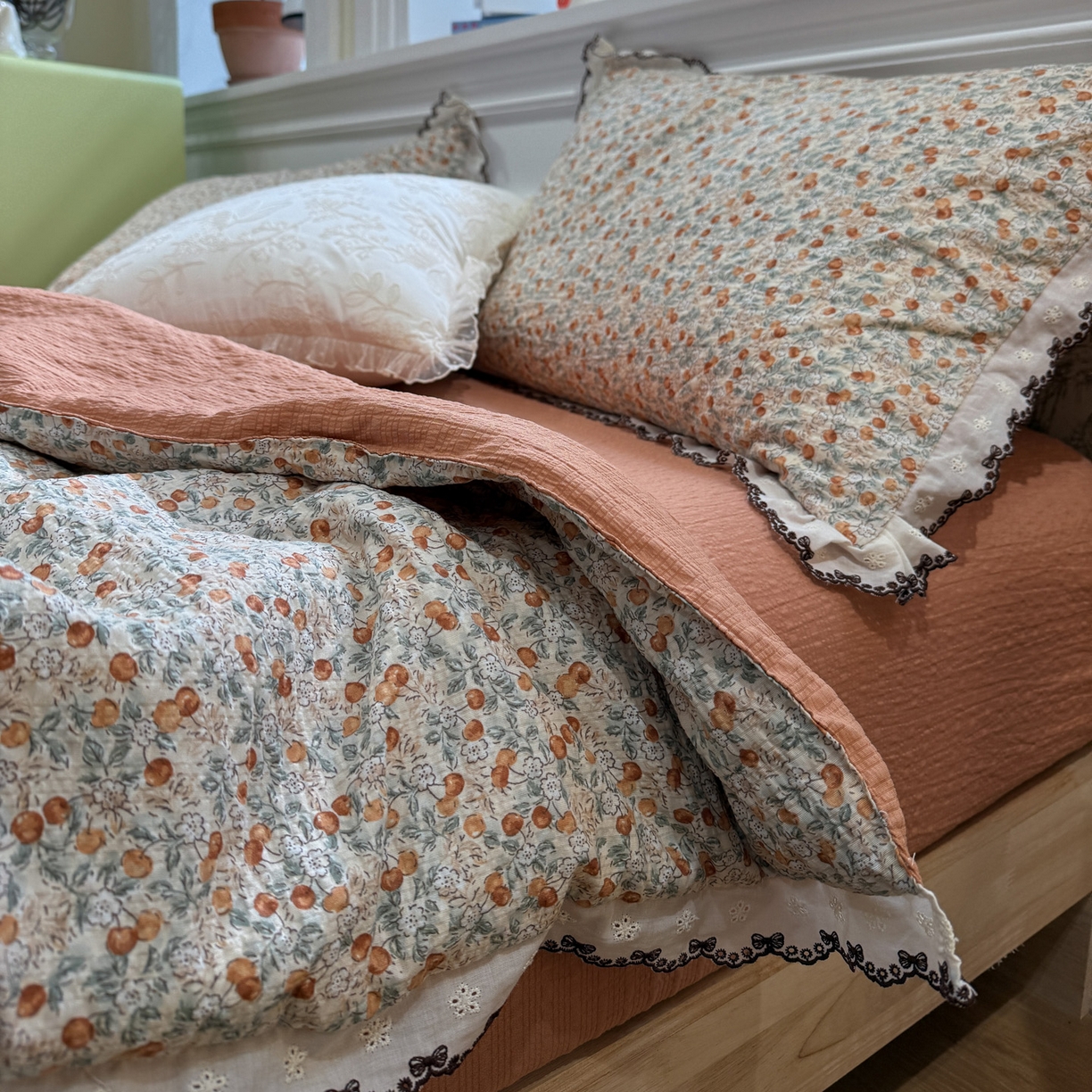 91家纺网 家纺一手货源 找家纺 水墨江南 2026新款泡芙纱全棉花边夏被四件套 花边夏被-甜果果