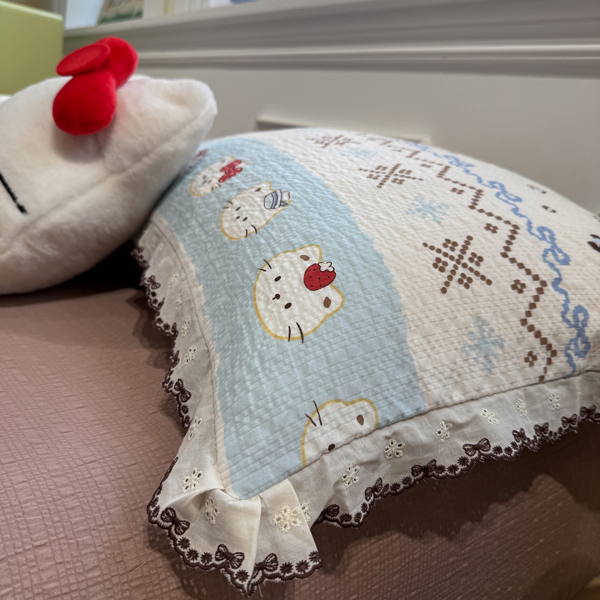 91家纺网 家纺一手货源 找家纺 水墨江南 2026新款泡芙纱全棉花边夏被四件套 花边夏被-甜甜猫