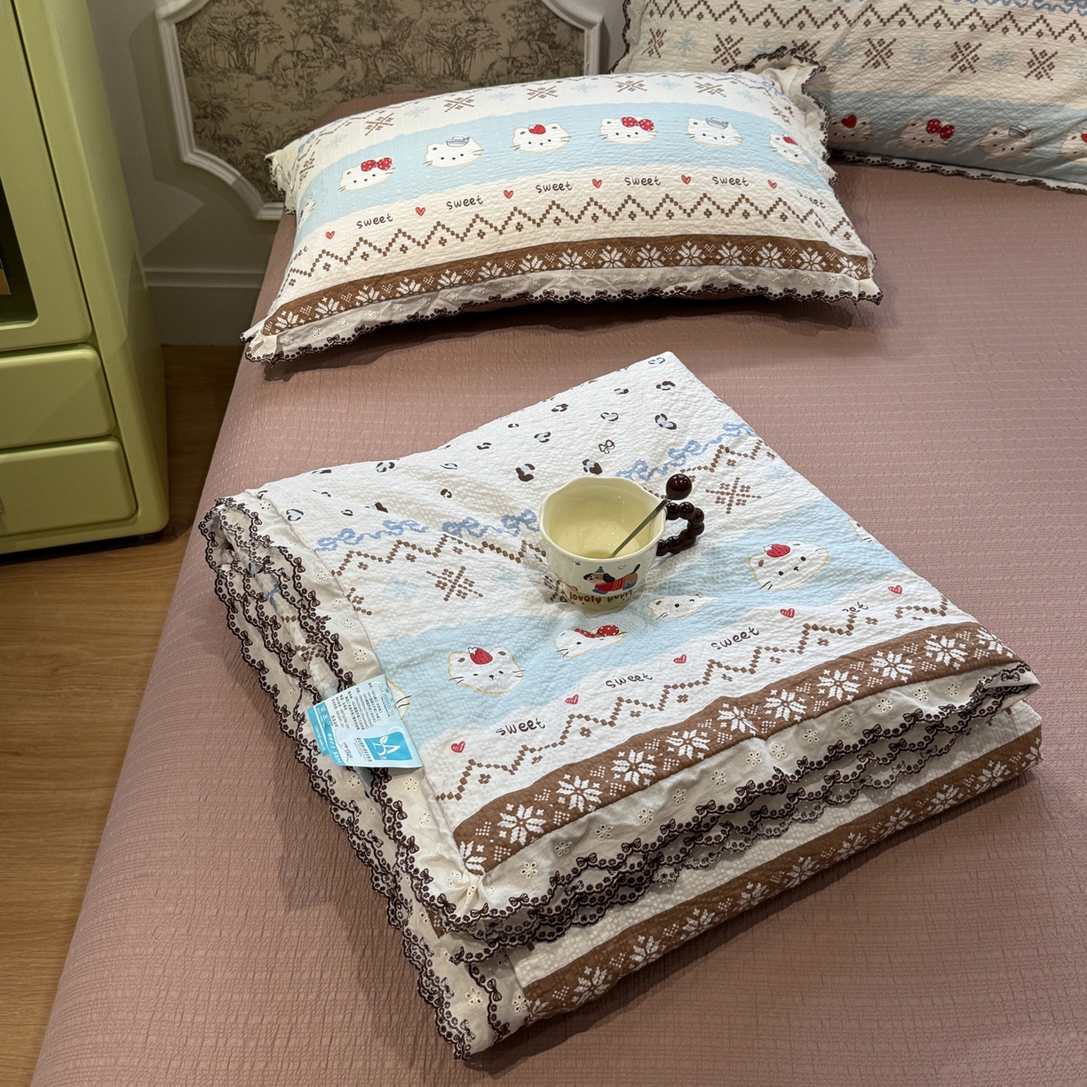 水墨江南 2026新款泡芙纱全棉花边夏被四件套 花边夏被-甜甜猫