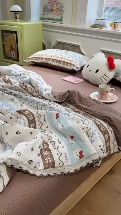91家纺网 家纺一手货源 找家纺 水墨江南 2026新款泡芙纱全棉花边夏被四件套 花边夏被-甜甜猫