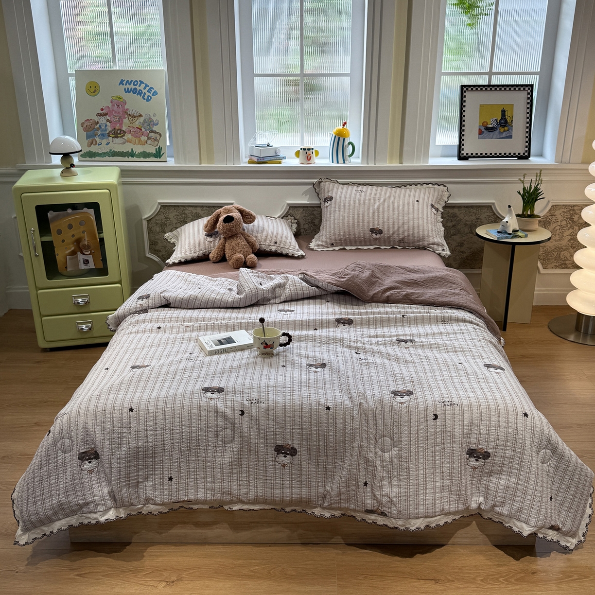 91家纺网 家纺一手货源 找家纺 水墨江南 2026新款泡芙纱全棉花边夏被四件套 花边夏被-条纹狗