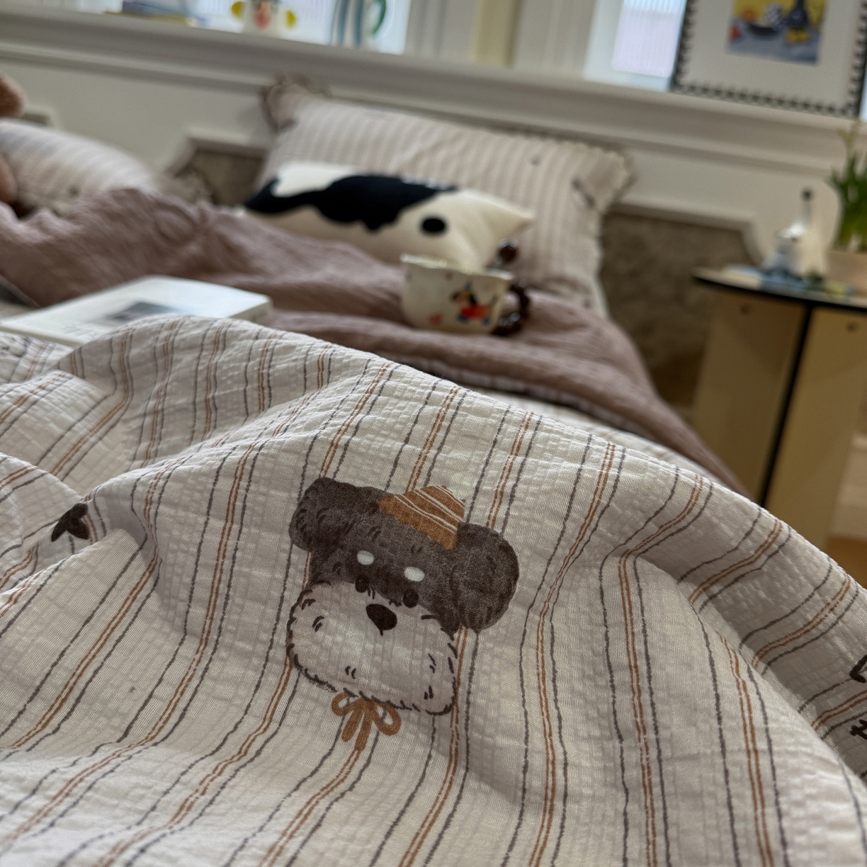 91家纺网 家纺一手货源 找家纺 水墨江南 2026新款泡芙纱全棉花边夏被四件套 花边夏被-条纹狗