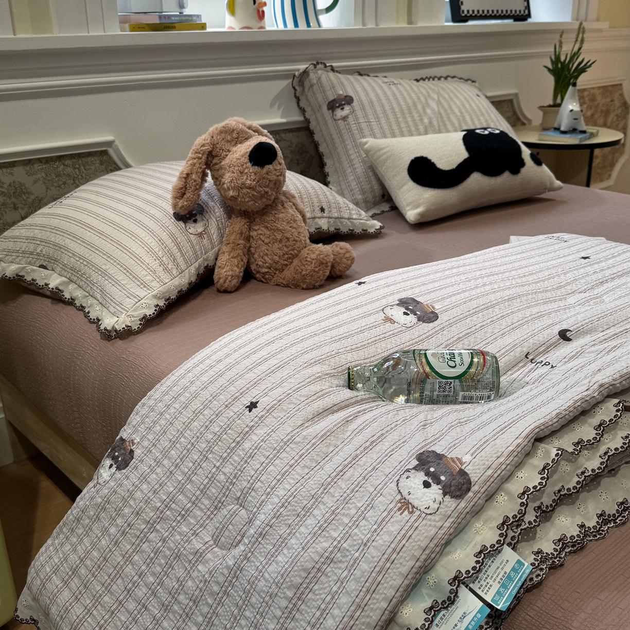 91家纺网 家纺一手货源 找家纺 水墨江南 2026新款泡芙纱全棉花边夏被四件套 花边夏被-条纹狗