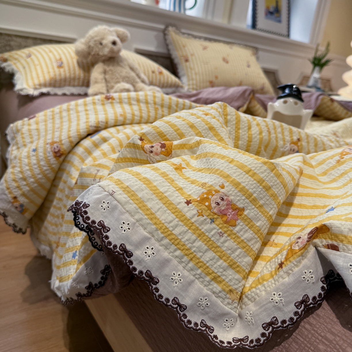 91家纺网 家纺一手货源 找家纺 水墨江南 2026新款泡芙纱全棉花边夏被四件套 花边夏被-条纹星仔