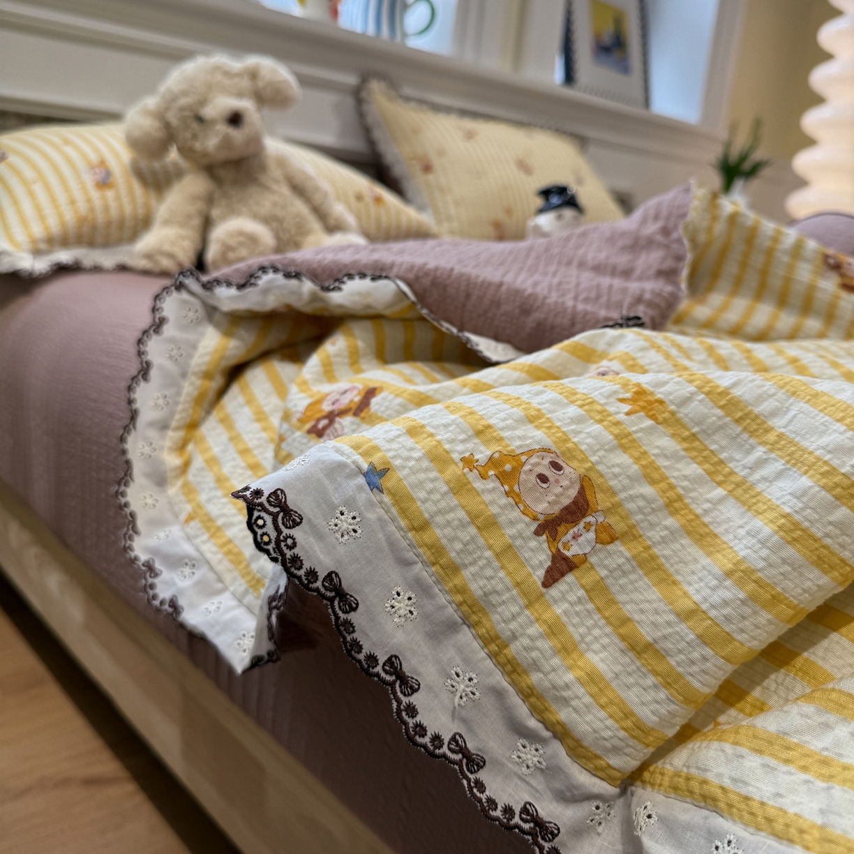 91家纺网 家纺一手货源 找家纺 水墨江南 2026新款泡芙纱全棉花边夏被四件套 花边夏被-条纹星仔