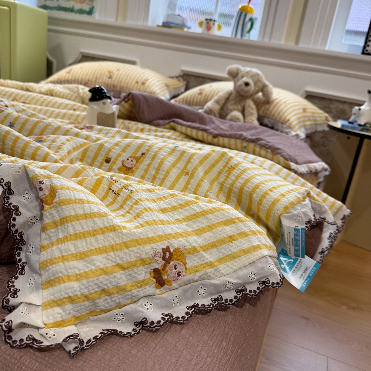 91家纺网 家纺一手货源 找家纺 水墨江南 2026新款泡芙纱全棉花边夏被四件套 花边夏被-条纹星仔