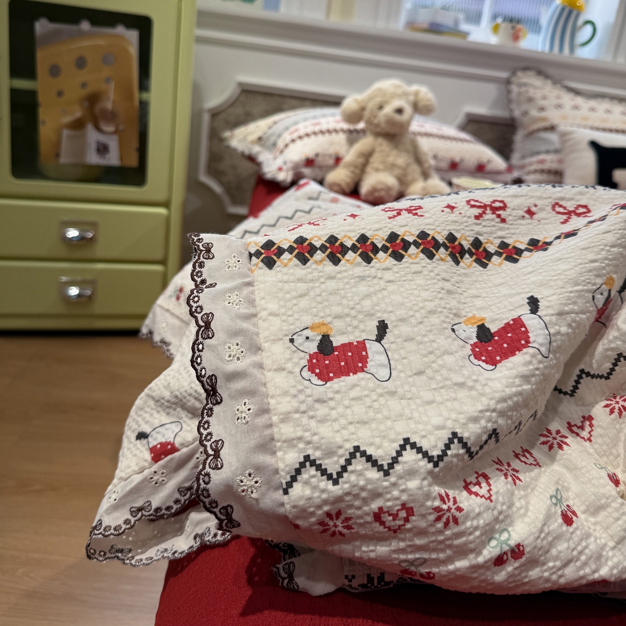 91家纺网 家纺一手货源 找家纺 水墨江南 2026新款泡芙纱全棉花边夏被四件套 花边夏被-小狗日记