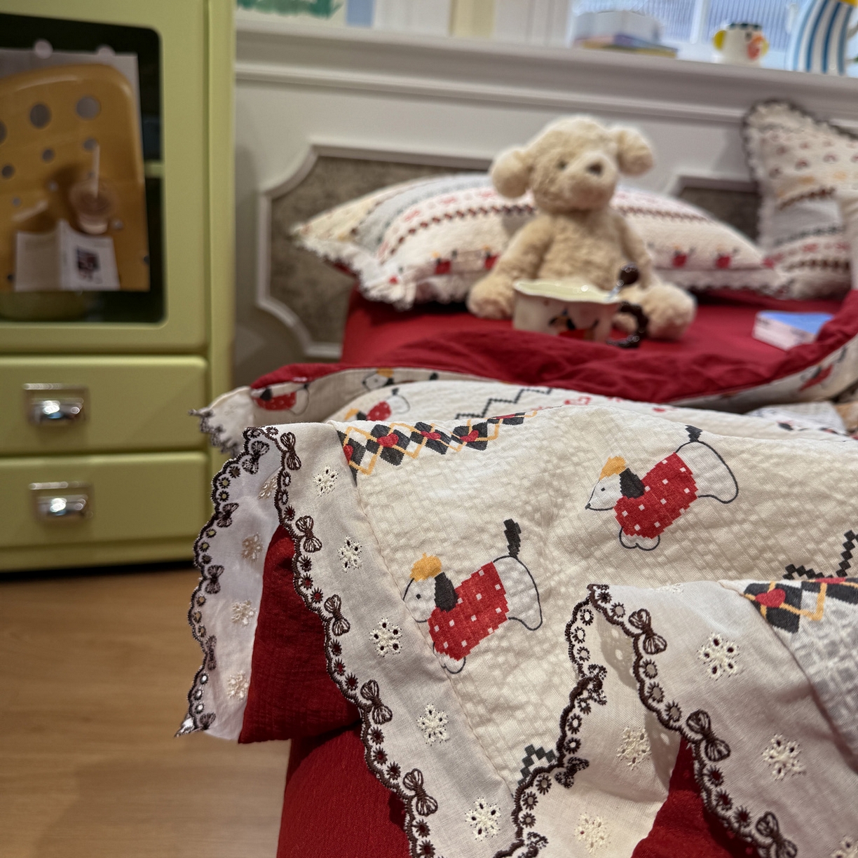 91家纺网 家纺一手货源 找家纺 水墨江南 2026新款泡芙纱全棉花边夏被四件套 花边夏被-小狗日记