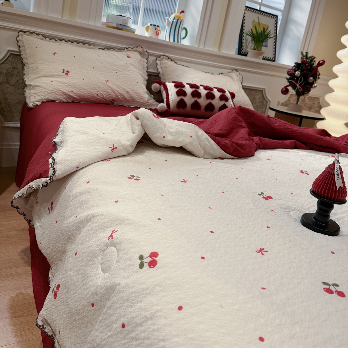 91家纺网 家纺一手货源 找家纺 水墨江南 2026新款泡芙纱全棉花边夏被四件套 花边夏被-樱桃啵啵