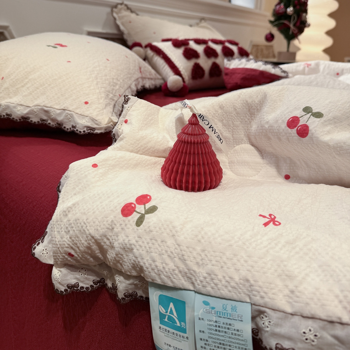 91家纺网 家纺一手货源 找家纺 水墨江南 2026新款泡芙纱全棉花边夏被四件套 花边夏被-樱桃啵啵