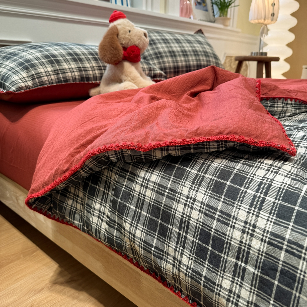 91家纺网 家纺一手货源 找家纺 水墨江南 2026新款云感皱皱纱贝壳边夏被四件套 夏被-布朗尼红