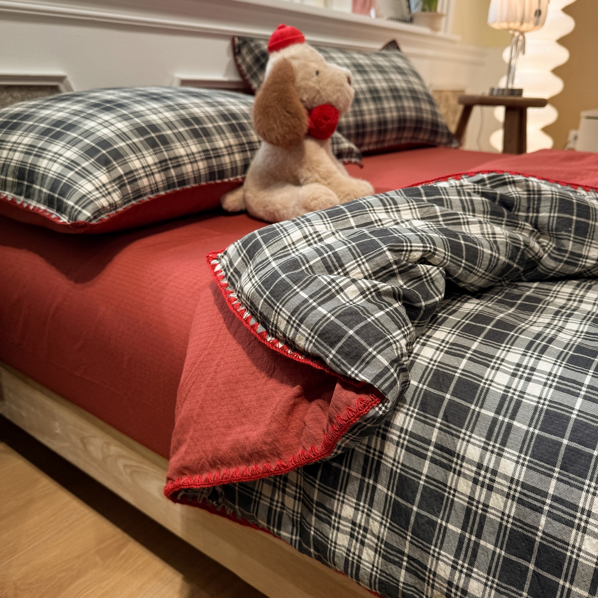 91家纺网 家纺一手货源 找家纺 水墨江南 2026新款云感皱皱纱贝壳边夏被四件套 夏被-布朗尼红