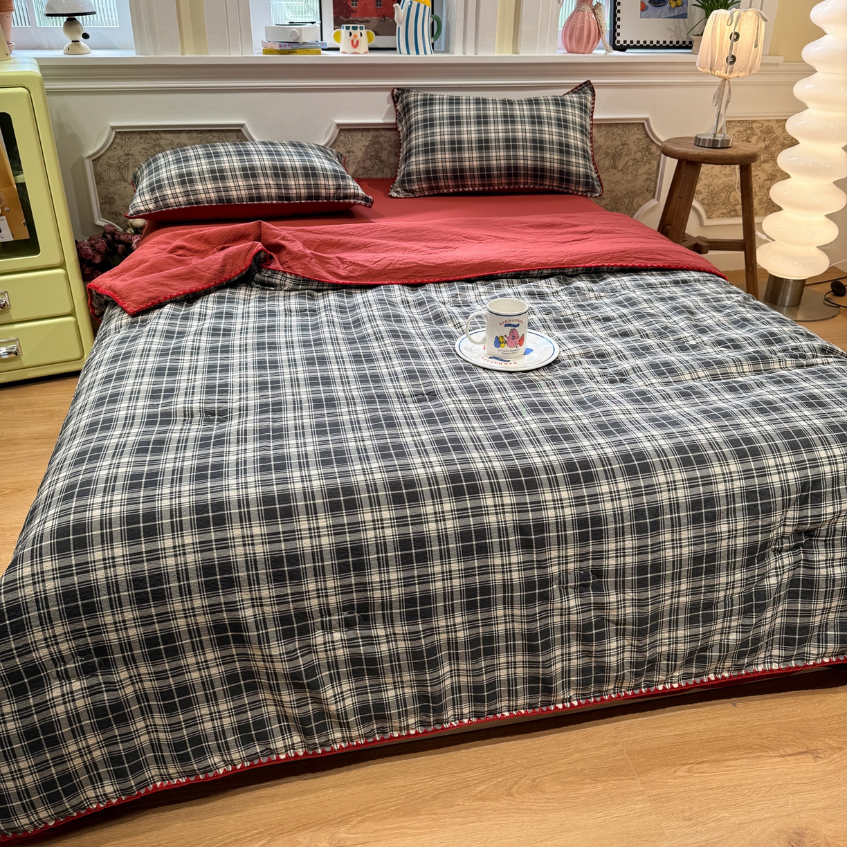 91家纺网 家纺一手货源 找家纺 水墨江南 2026新款云感皱皱纱贝壳边夏被四件套 夏被-布朗尼红