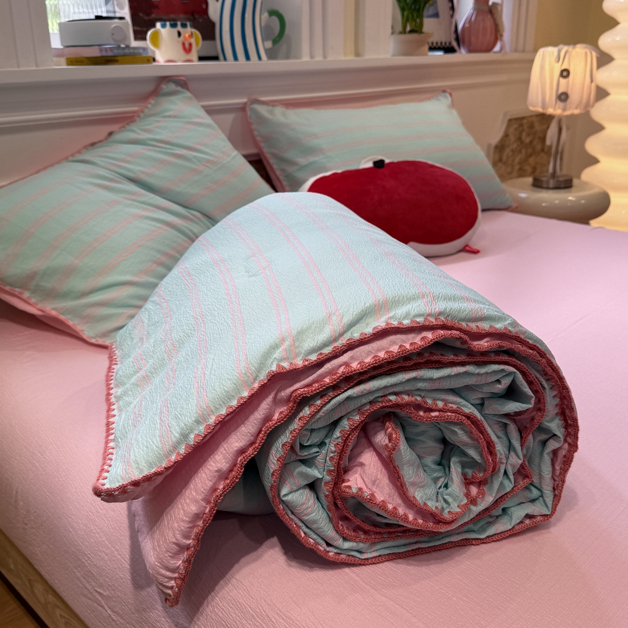 91家纺网 家纺一手货源 找家纺 水墨江南 2026新款云感皱皱纱贝壳边夏被四件套 夏被-海盐玫粉