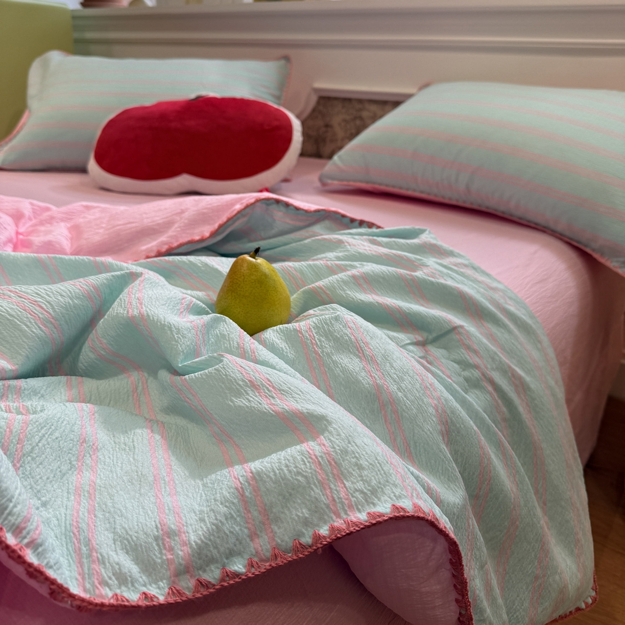 91家纺网 家纺一手货源 找家纺 水墨江南 2026新款云感皱皱纱贝壳边夏被四件套 夏被-海盐玫粉