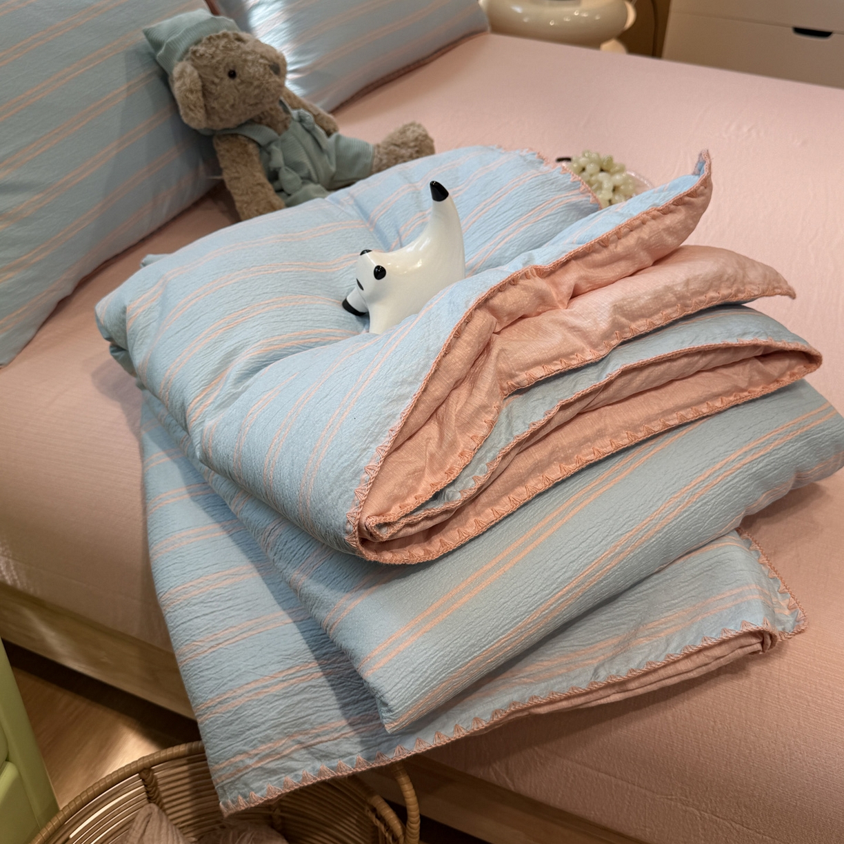 91家纺网 家纺一手货源 找家纺 水墨江南 2026新款云感皱皱纱贝壳边夏被四件套 夏被-海盐玉