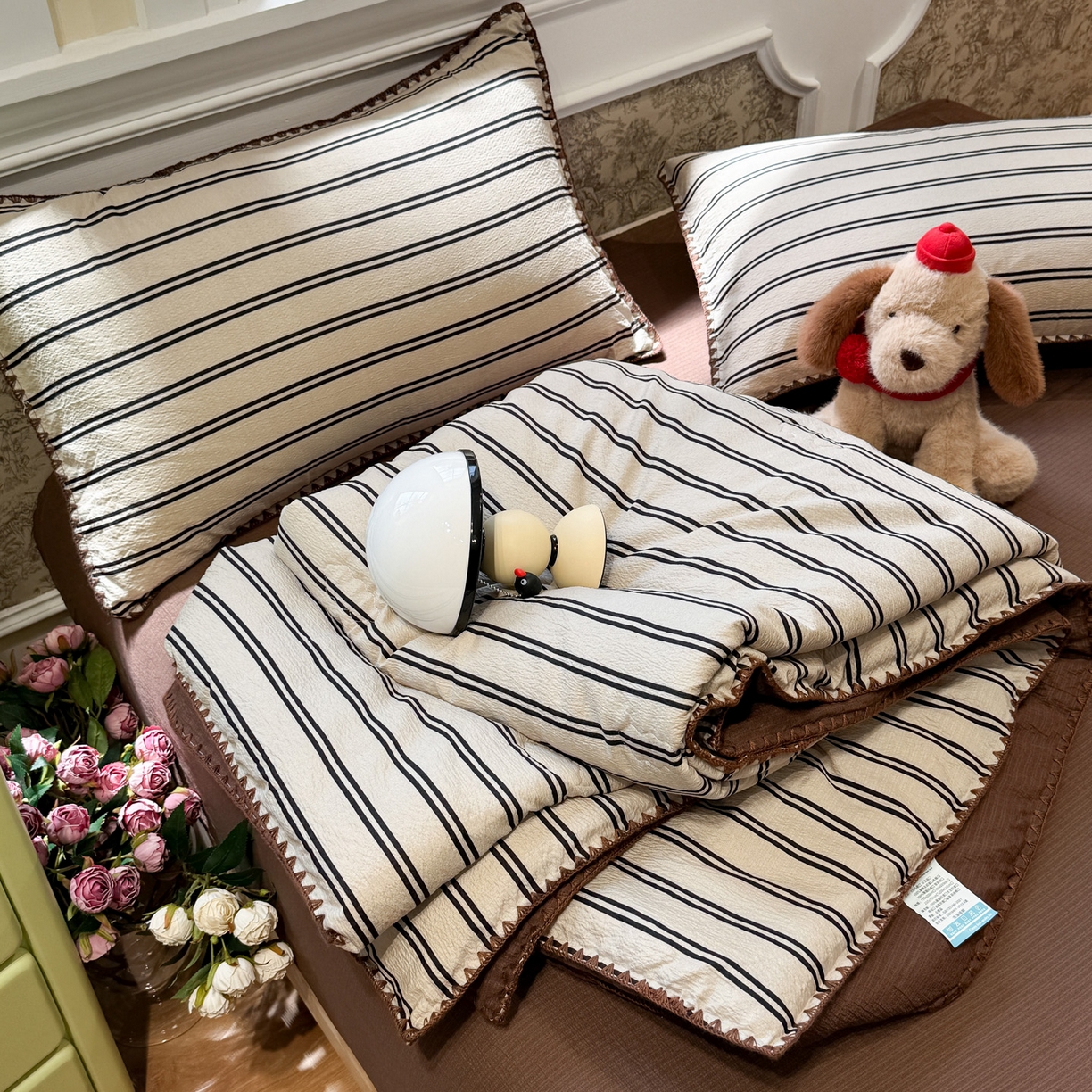 91家纺网 家纺一手货源 找家纺 水墨江南 2026新款云感皱皱纱贝壳边夏被四件套 夏被-简序咖