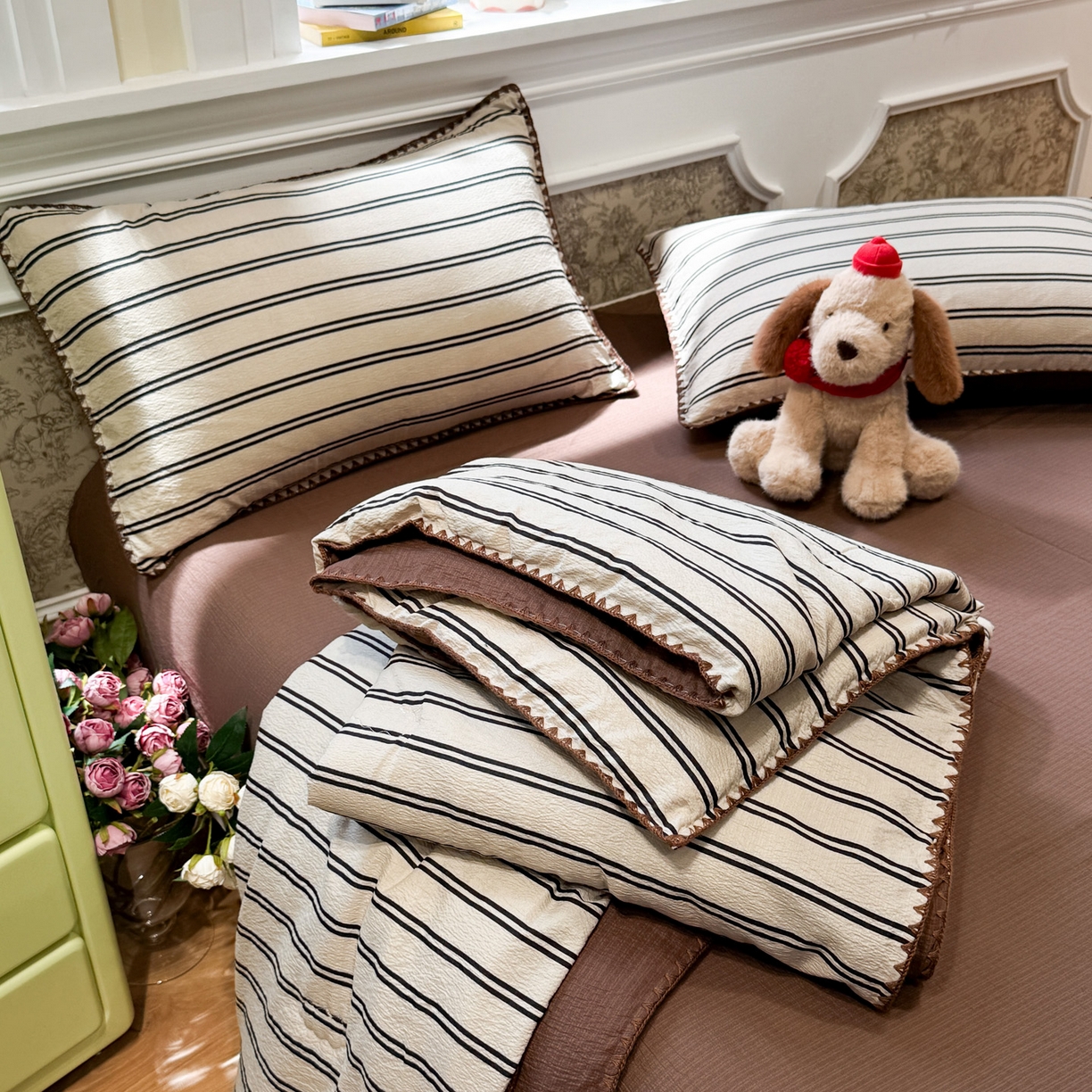 91家纺网 家纺一手货源 找家纺 水墨江南 2026新款云感皱皱纱贝壳边夏被四件套 夏被-简序咖