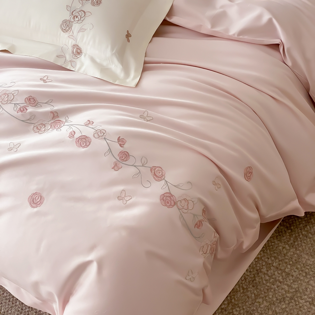 91家纺网 家纺一手货源 找家纺 （总）树下 2026新款A类高支高密贡缎长绒棉全棉纯棉刺绣四件套（控价399）