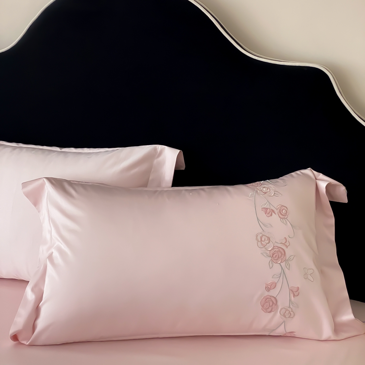 91家纺网 家纺一手货源 找家纺 树下 2026新款A类高支高密贡缎长绒棉全棉纯棉刺绣四件套（控价399） 萦梦-粉