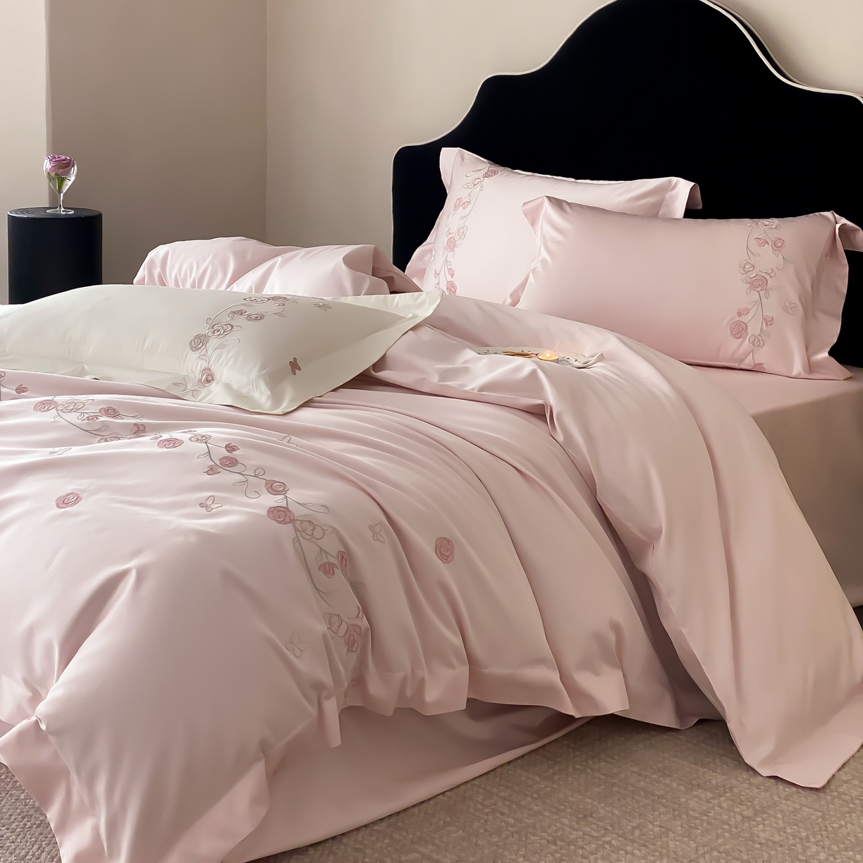 91家纺网 家纺一手货源 找家纺 树下 2026新款A类高支高密贡缎长绒棉全棉纯棉刺绣四件套（控价399） 萦梦-粉