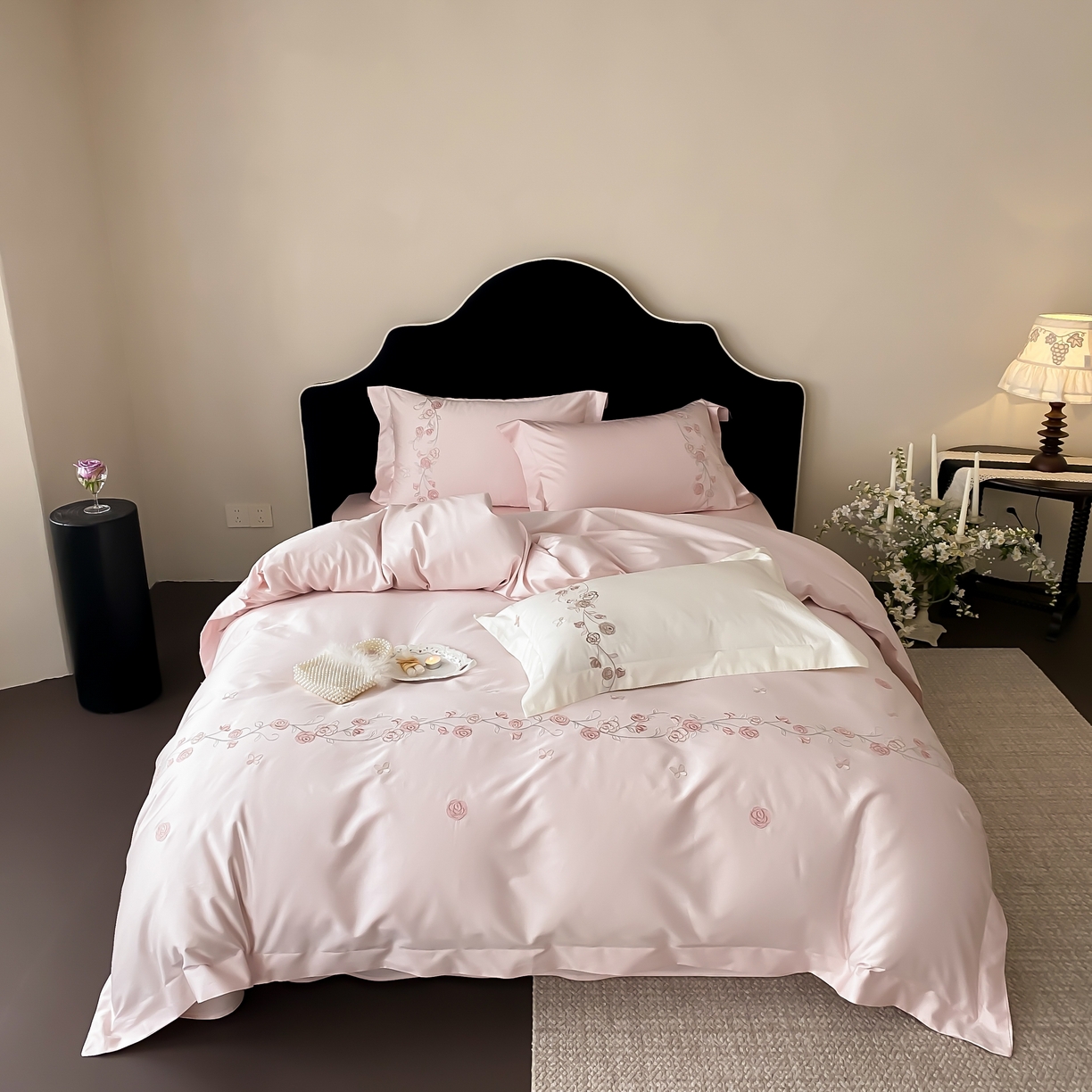 91家纺网 家纺一手货源 找家纺 树下 2026新款A类高支高密贡缎长绒棉全棉纯棉刺绣四件套（控价399） 萦梦-粉