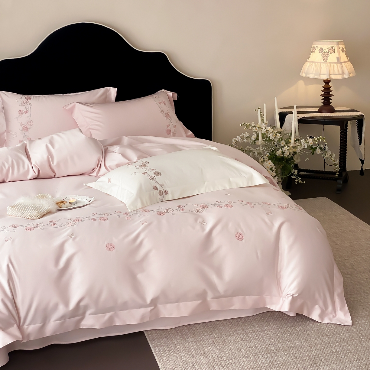 91家纺网 家纺一手货源 找家纺 树下 2026新款A类高支高密贡缎长绒棉全棉纯棉刺绣四件套（控价399） 萦梦-粉